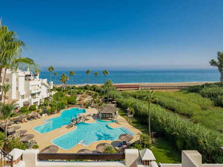 Exquisite Renovated Beachfront Penthouse in Bahía del Velerín