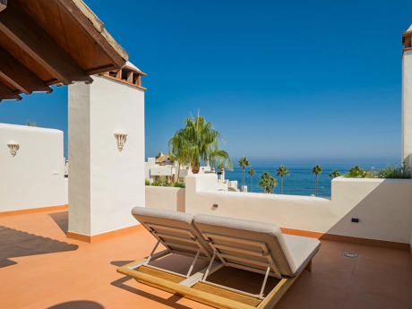 Exquisite Renovated Beachfront Penthouse in Bahía del Velerín