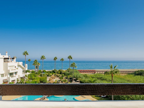 Exquisite Renovated Beachfront Penthouse in Bahía del Velerín