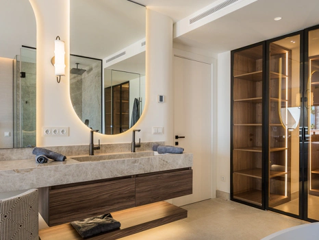 Exquisite Renovated Beachfront Penthouse in Bahía del Velerín