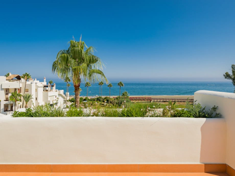Exquisite Renovated Beachfront Penthouse in Bahía del Velerín