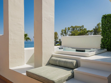 Exquisite Renovated Beachfront Penthouse in Bahía del Velerín