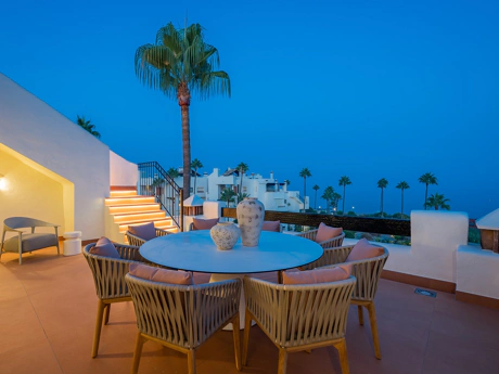 Exquisite Renovated Beachfront Penthouse in Bahía del Velerín