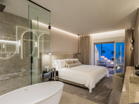 Exquisite Renovated Beachfront Penthouse in Bahía del Velerín