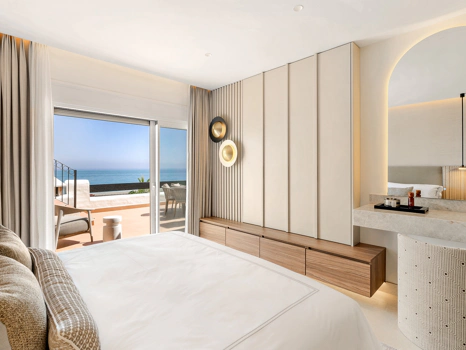 Exquisite Renovated Beachfront Penthouse in Bahía del Velerín