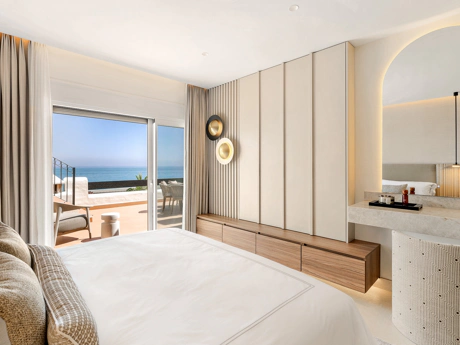 Exquisite Renovated Beachfront Penthouse in Bahía del Velerín