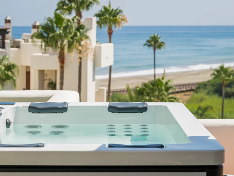 Fully Renovated Luxury Penthouse with Stunning Sea Views in Bahía del Velerín