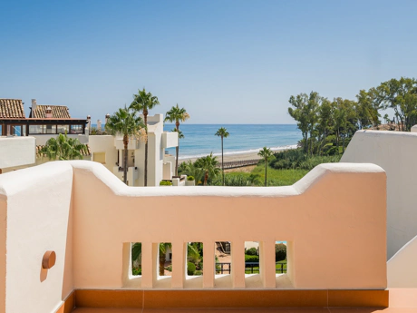 Fully Renovated Luxury Penthouse with Stunning Sea Views in Bahía del Velerín