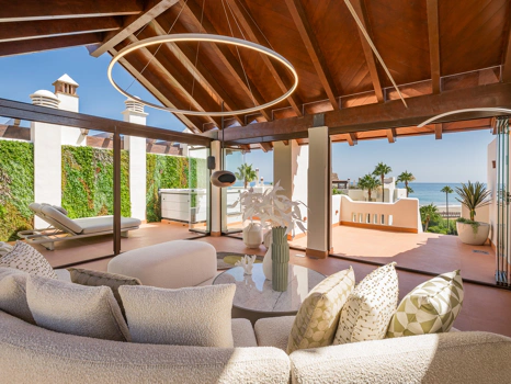 Fully Renovated Luxury Penthouse with Stunning Sea Views in Bahía del Velerín