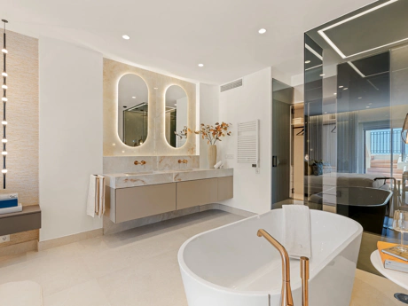 Fully Renovated Luxury Penthouse with Stunning Sea Views in Bahía del Velerín