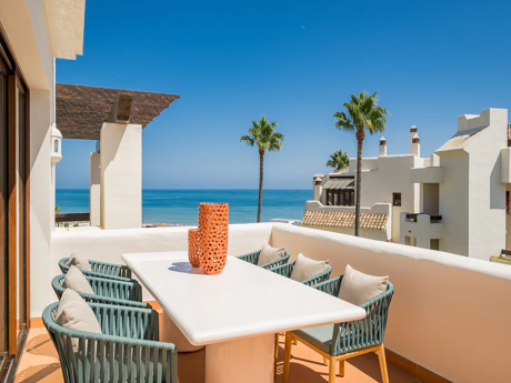 Fully Renovated Luxury Penthouse with Stunning Sea Views in Bahía del Velerín