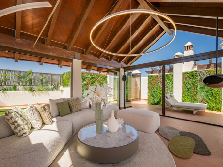 Fully Renovated Luxury Penthouse with Stunning Sea Views in Bahía del Velerín