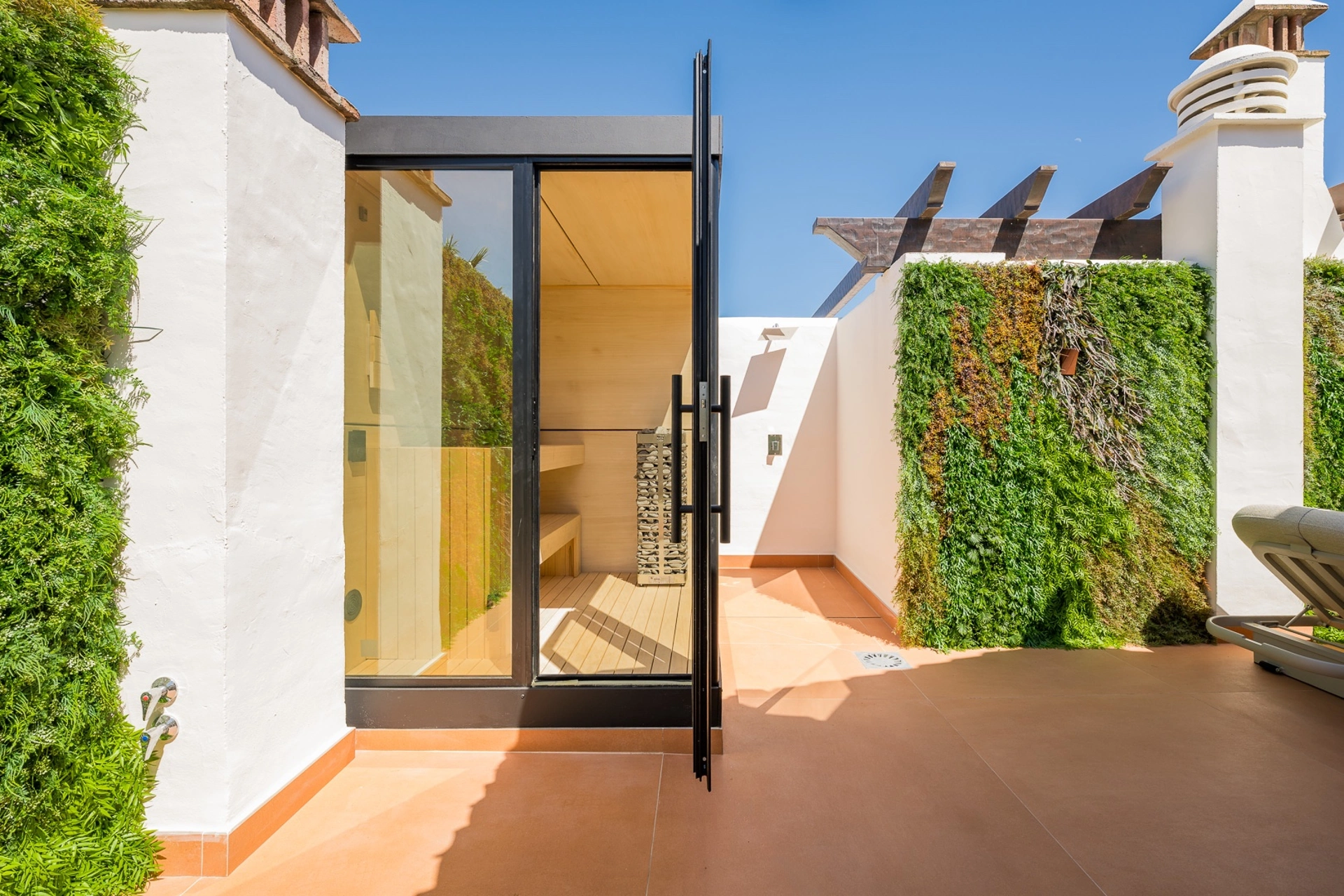 Penthouse for sale in Estepona