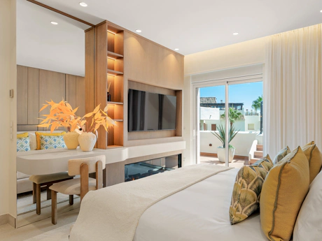 Fully Renovated Luxury Penthouse with Stunning Sea Views in Bahía del Velerín