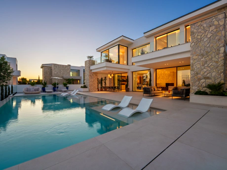 Contemporary Luxury Villa in La Quinta, Marbella