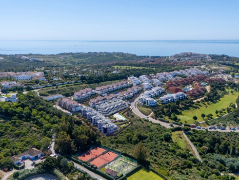 Elevated Living Between Sea, Golf, and Serenity