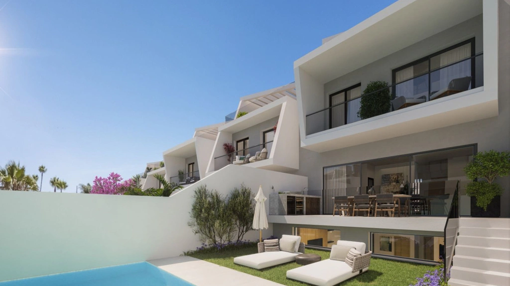 Villa for sale in Cancelada, Estepona East