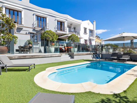 Elegant 5-Bedroom Townhouse in La Perla de la Heredia, Marbella