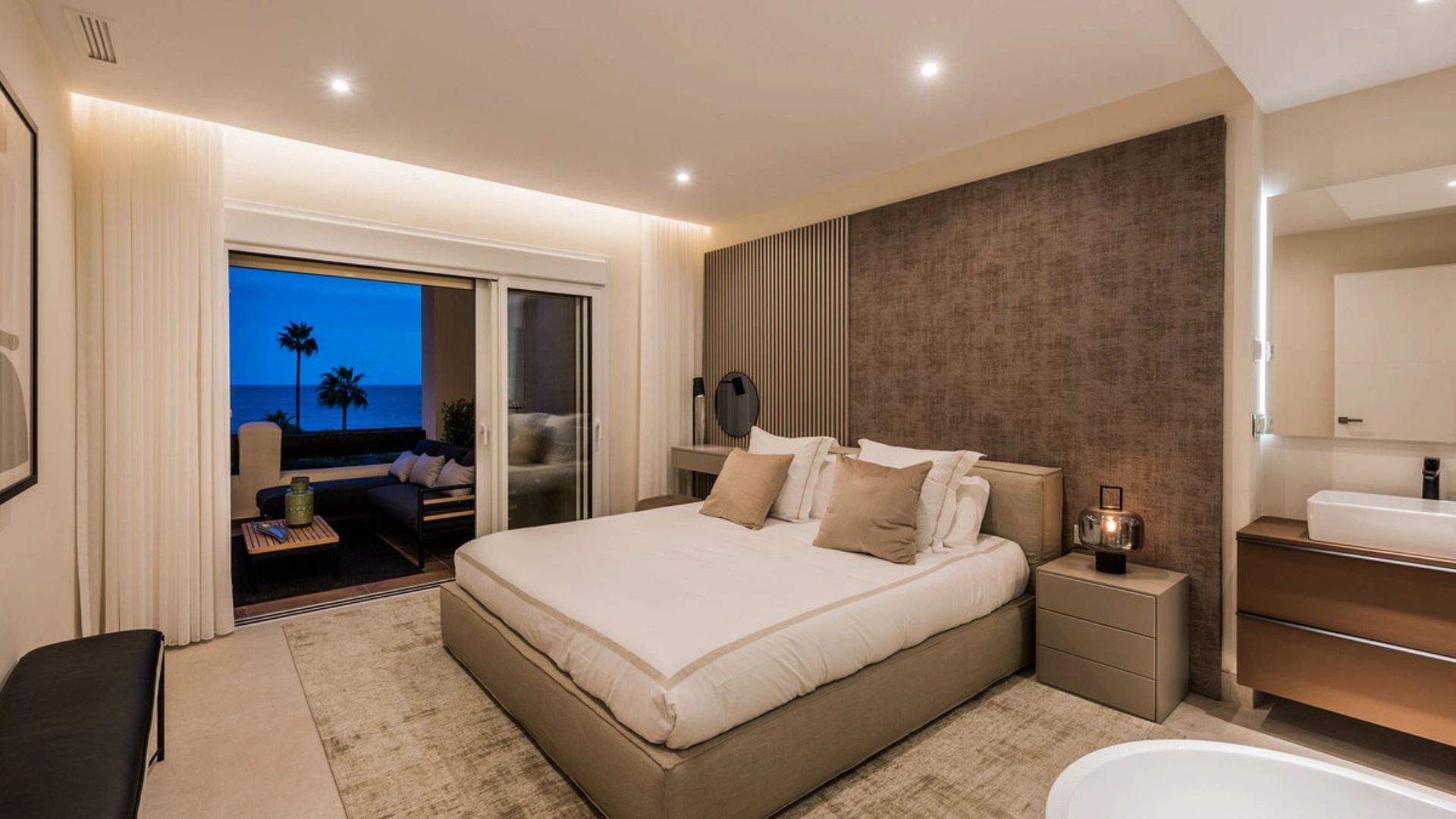 Apartment for sale in New Golden Mile, Estepona East