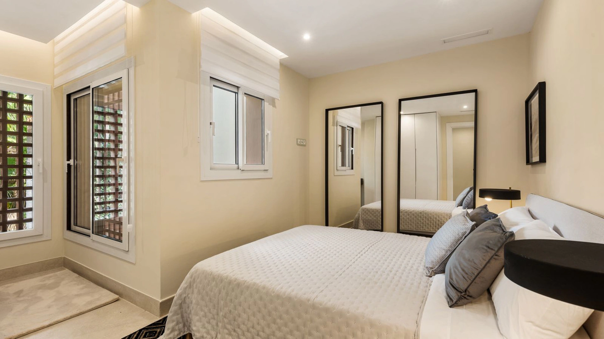 Apartment for sale in New Golden Mile, Estepona East
