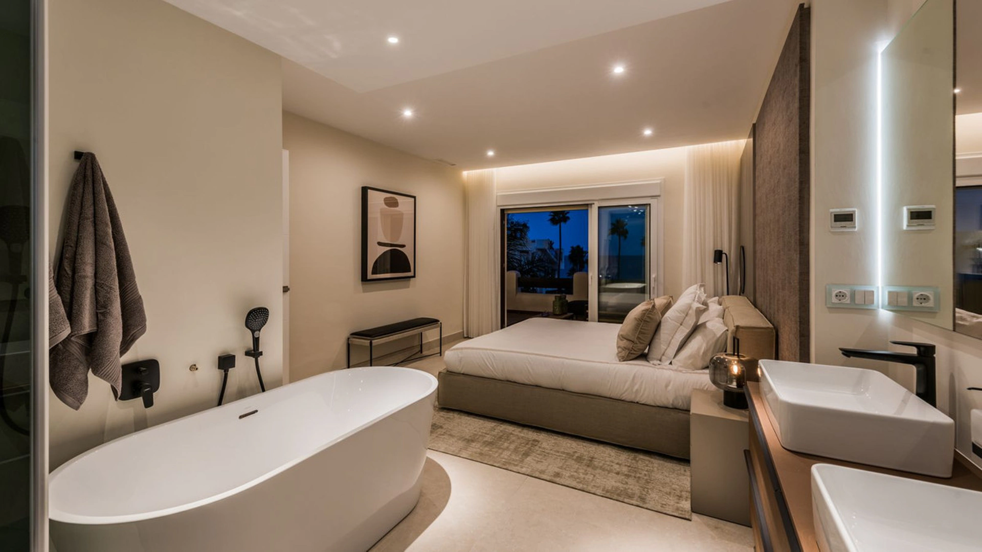 Apartment for sale in New Golden Mile, Estepona East