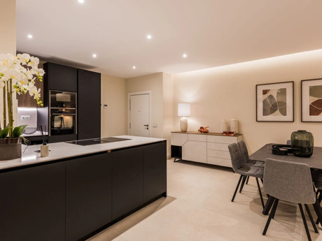Apartment for sale in New Golden Mile, Estepona East