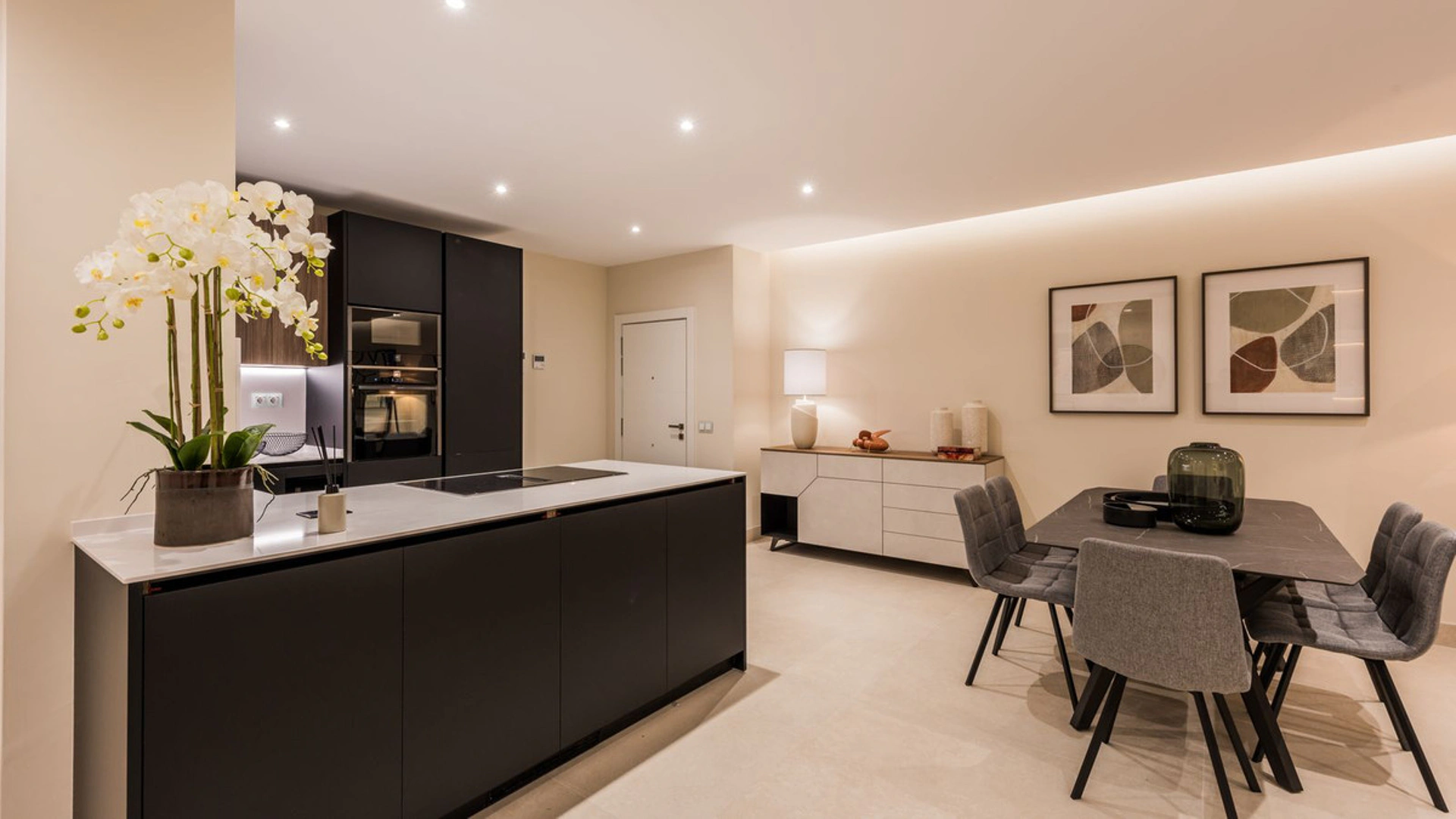 Apartment for sale in New Golden Mile, Estepona East