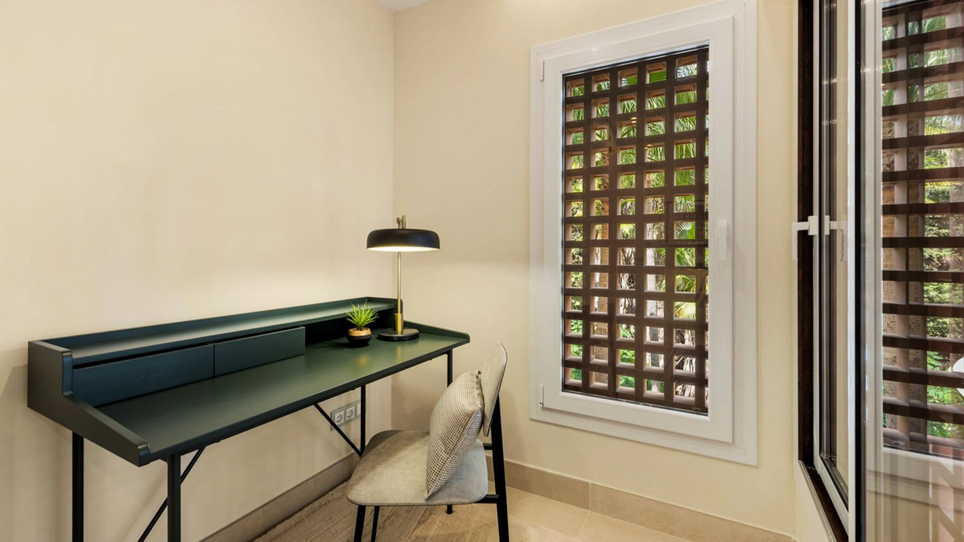 Apartment for sale in New Golden Mile, Estepona East