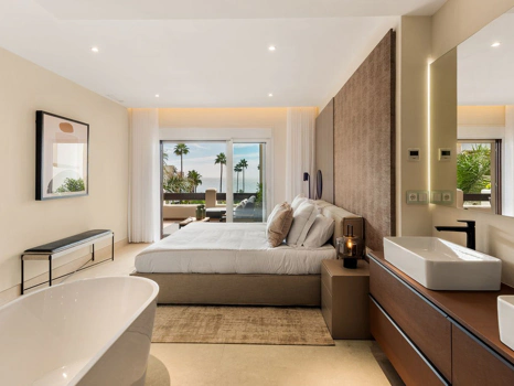 Apartment for sale in New Golden Mile, Estepona East