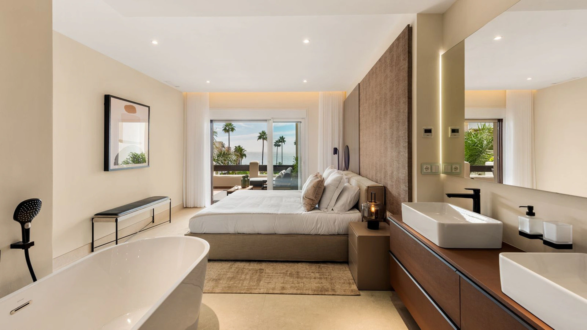Apartment for sale in New Golden Mile, Estepona East