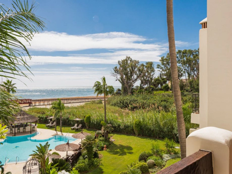 Apartment for sale in New Golden Mile, Estepona East