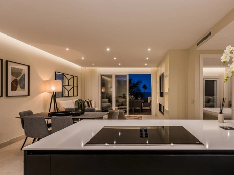 Apartment for sale in New Golden Mile, Estepona East