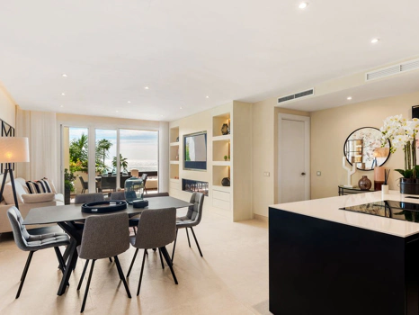 Apartment for sale in New Golden Mile, Estepona East
