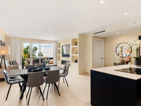 Apartment for sale in New Golden Mile, Estepona East