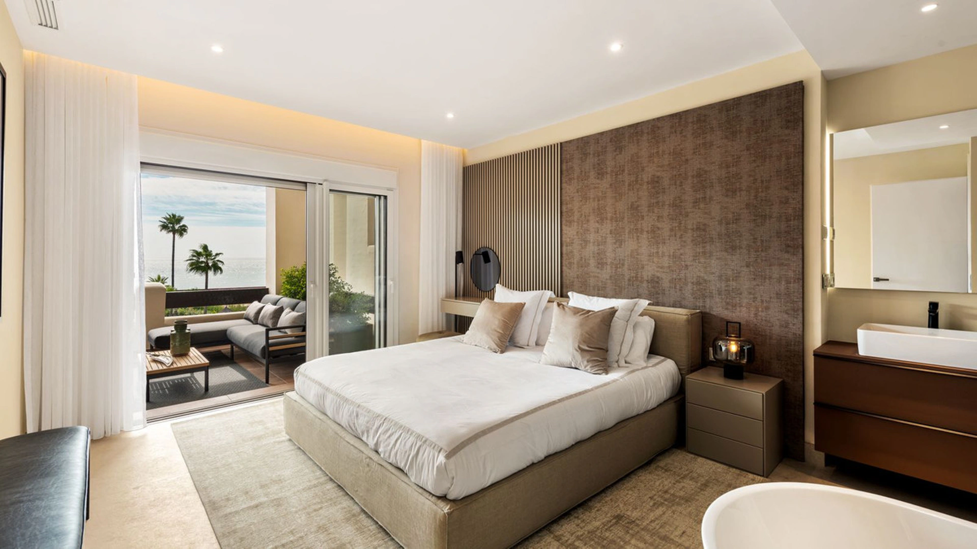 Apartment for sale in New Golden Mile, Estepona East