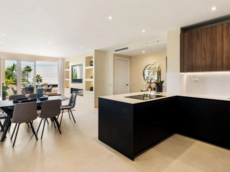 Apartment for sale in New Golden Mile, Estepona East