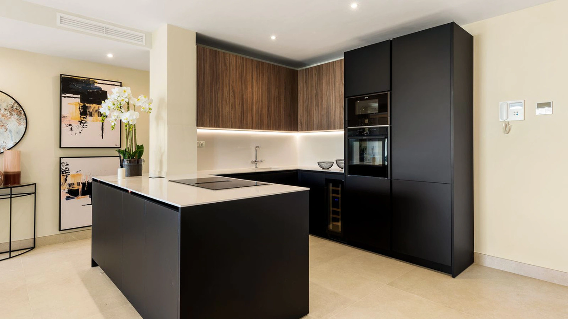 Apartment for sale in New Golden Mile, Estepona East