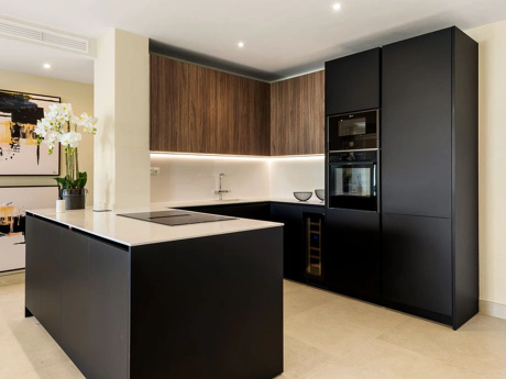Apartment for sale in New Golden Mile, Estepona East