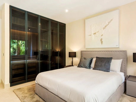 Apartment for sale in New Golden Mile, Estepona East