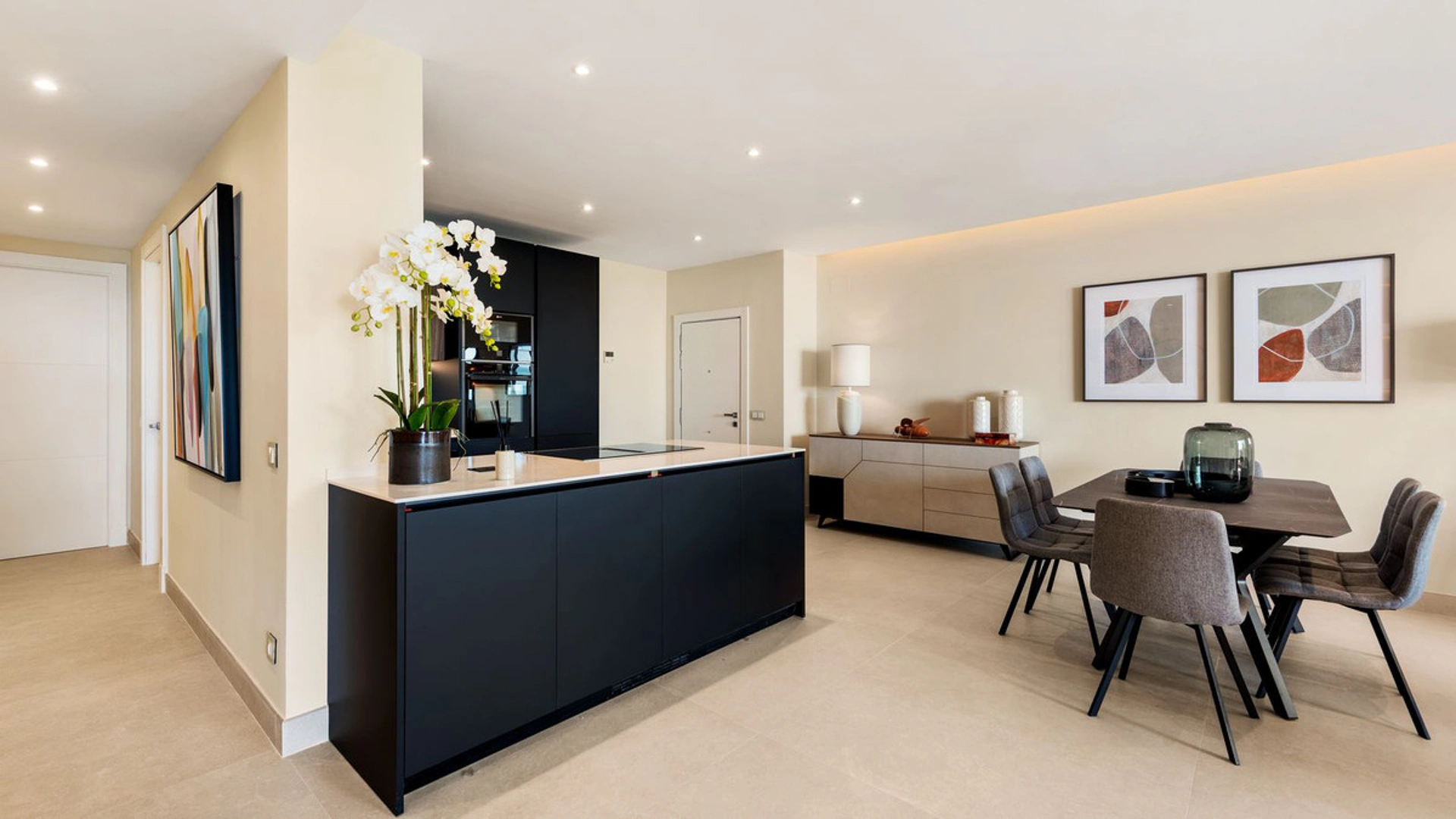 Apartment for sale in New Golden Mile, Estepona East