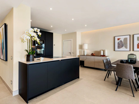 Apartment for sale in New Golden Mile, Estepona East