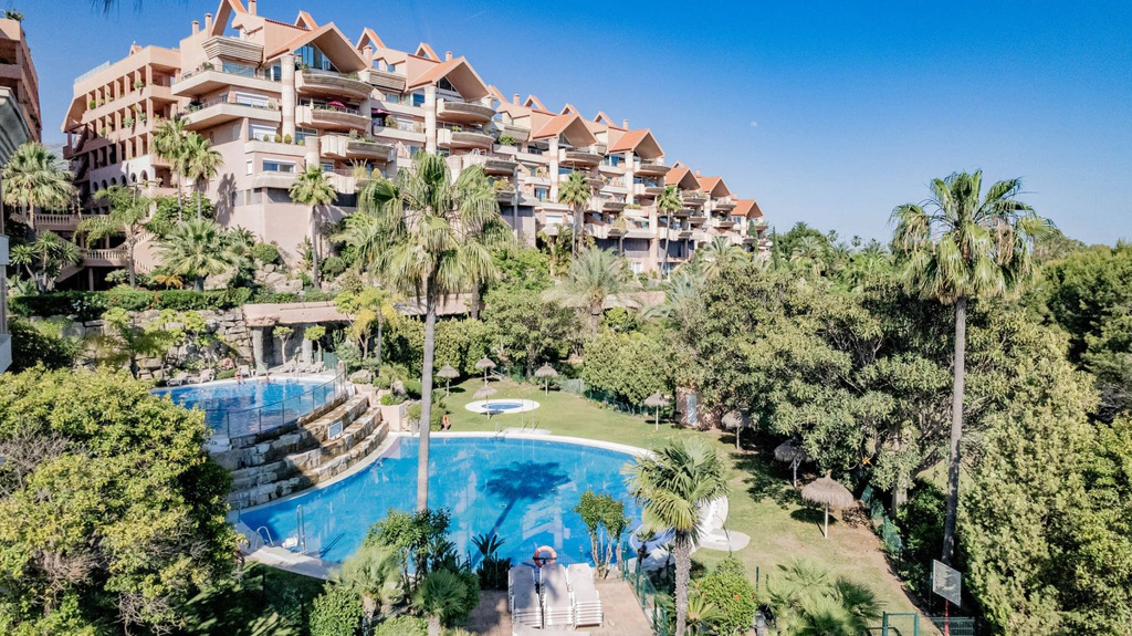 Apartment for sale in Nueva Andalucia, Marbella