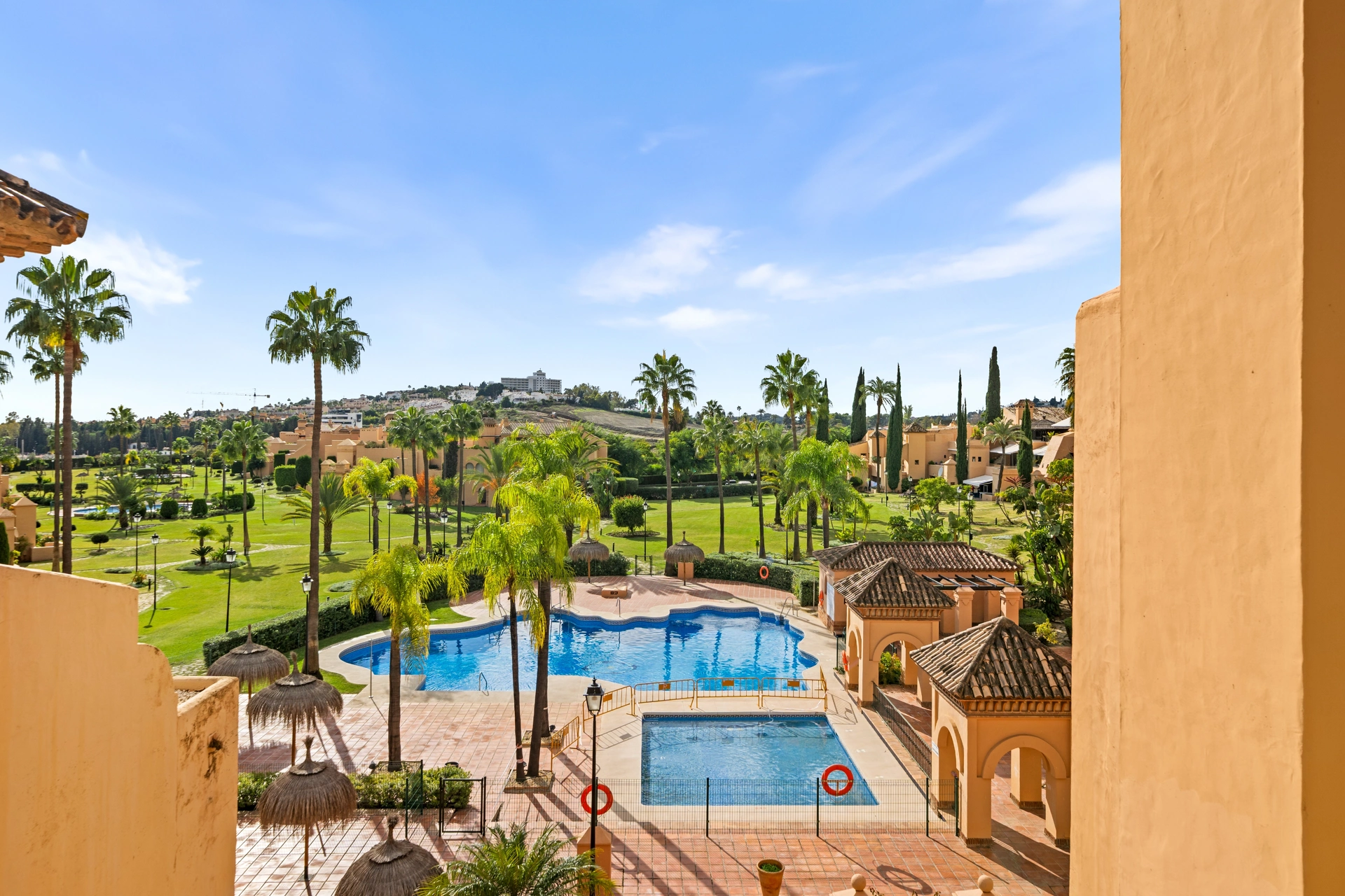 Duplex Penthouse for sale in Benahavis