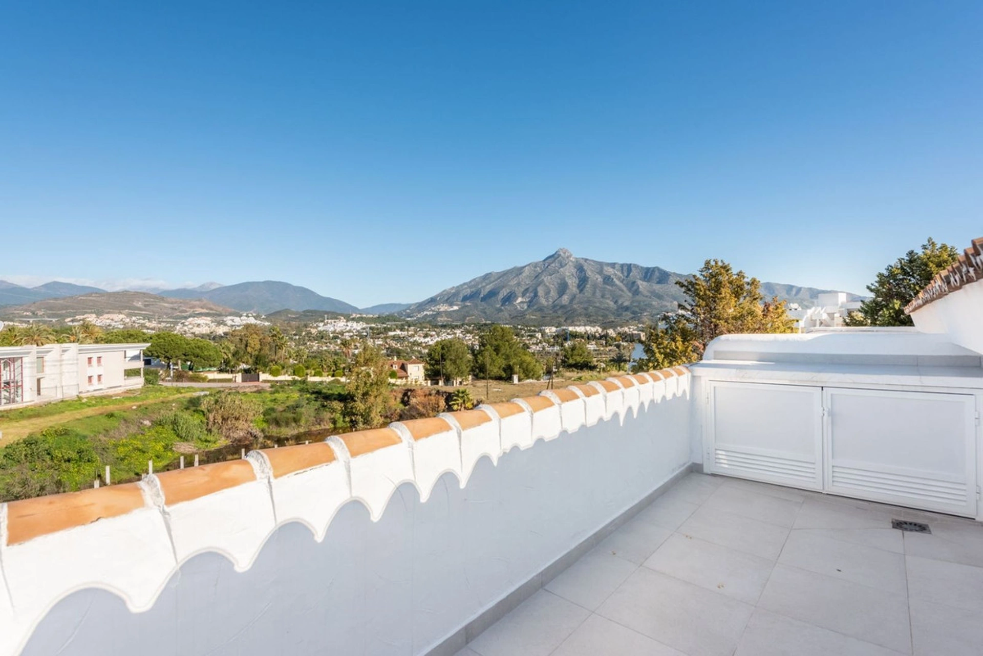 Penthouse for sale in Nueva Andalucia, Marbella