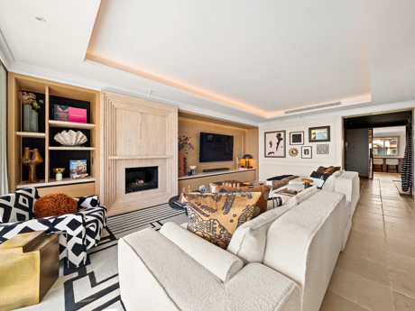 Luxury three-Bedroom Penthouse with expansive Sea Views in Four Seasons