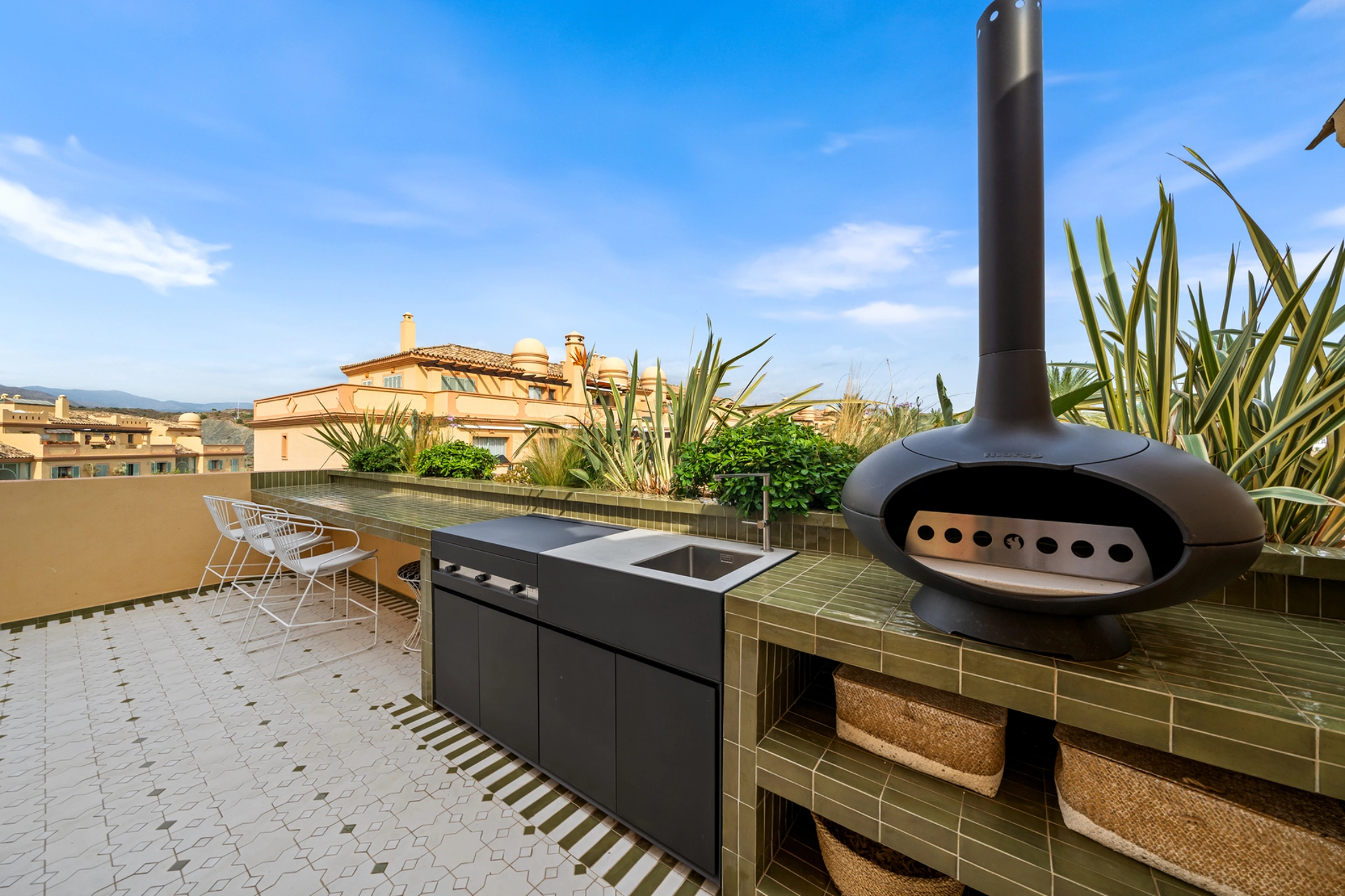 Penthouse for sale in Los Flamingos, Benahavis