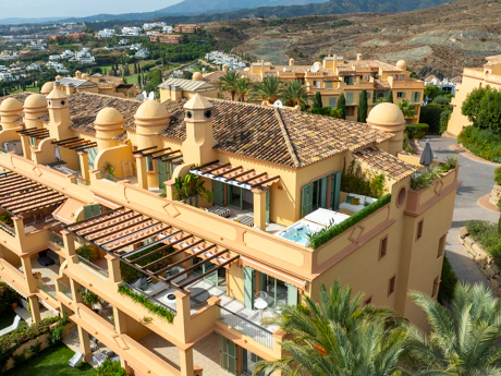 Luxury three-Bedroom Penthouse with expansive Sea Views in Four Seasons