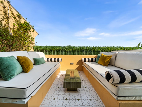 Luxury three-Bedroom Penthouse with expansive Sea Views in Four Seasons