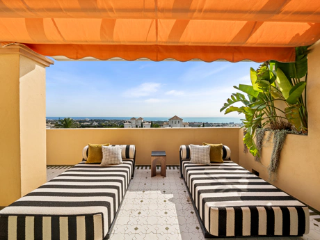 Luxury three-Bedroom Penthouse with expansive Sea Views in Four Seasons