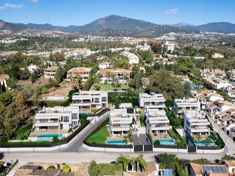 Villa for sale in Atalaya, Estepona East